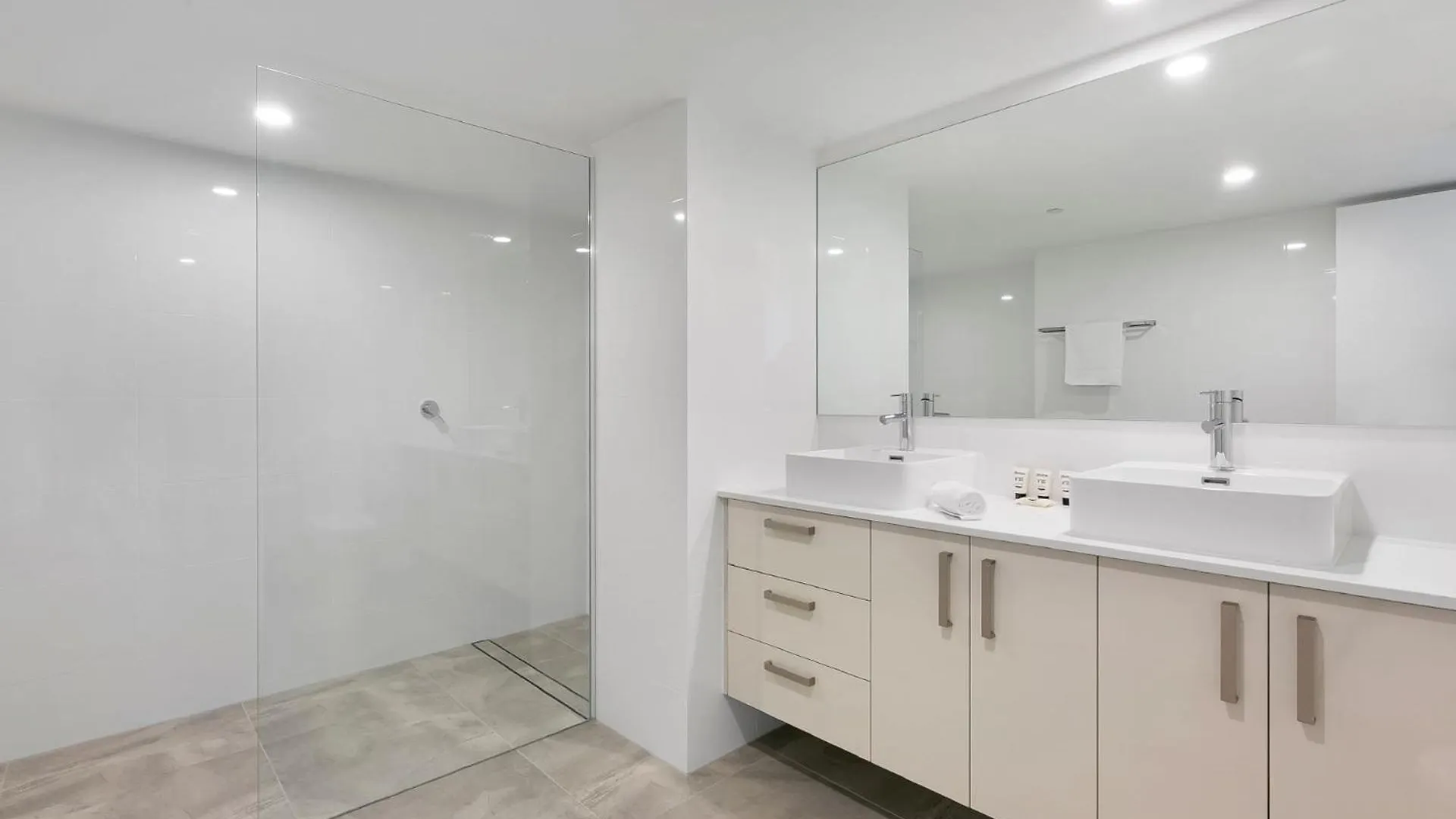 Crown Towers Deluxe 3 Bedroom Apartment - Coasthm Gold Coast 0*,  Australia