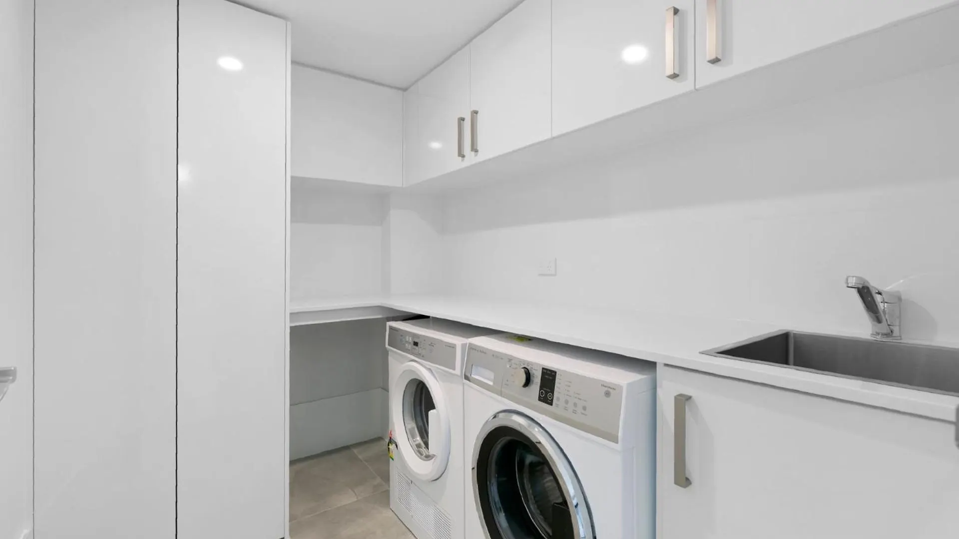 Crown Towers Deluxe 3 Bedroom Apartment - Coasthm Gold Coast
